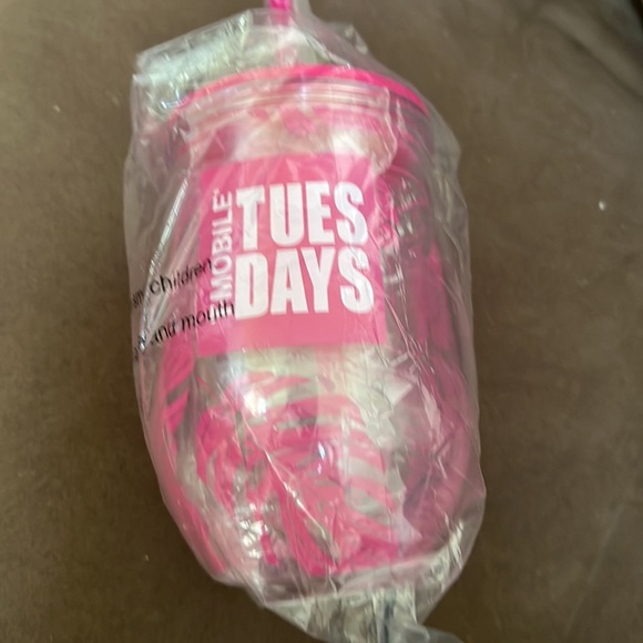 New T Mobile Tuesdays Tropical tumbler cup with lid and straw - Picture 4 of 14